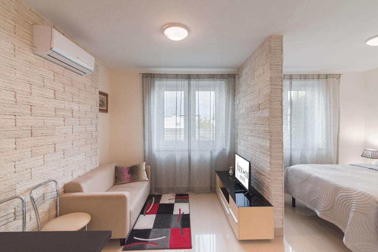 Aparthotel Koroni Home Raszyn Ngoại thất bức ảnh