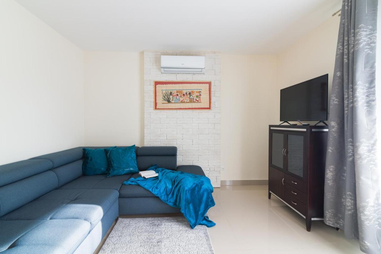Aparthotel Koroni Home Raszyn Ngoại thất bức ảnh