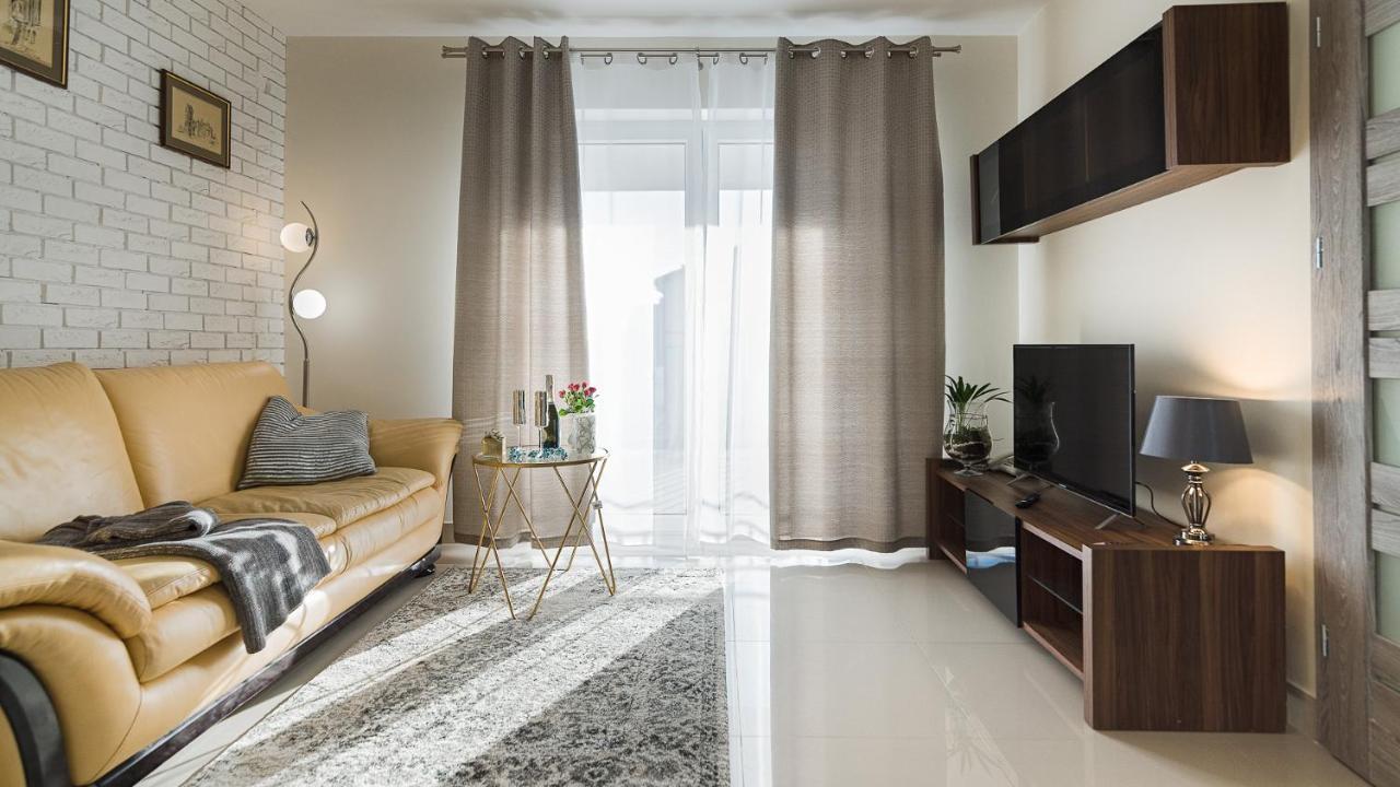 Aparthotel Koroni Home Raszyn Ngoại thất bức ảnh