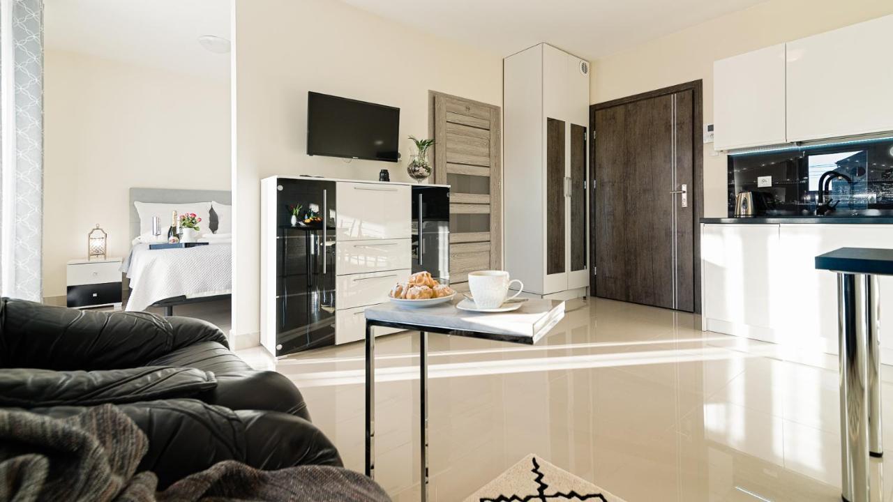 Aparthotel Koroni Home Raszyn Ngoại thất bức ảnh