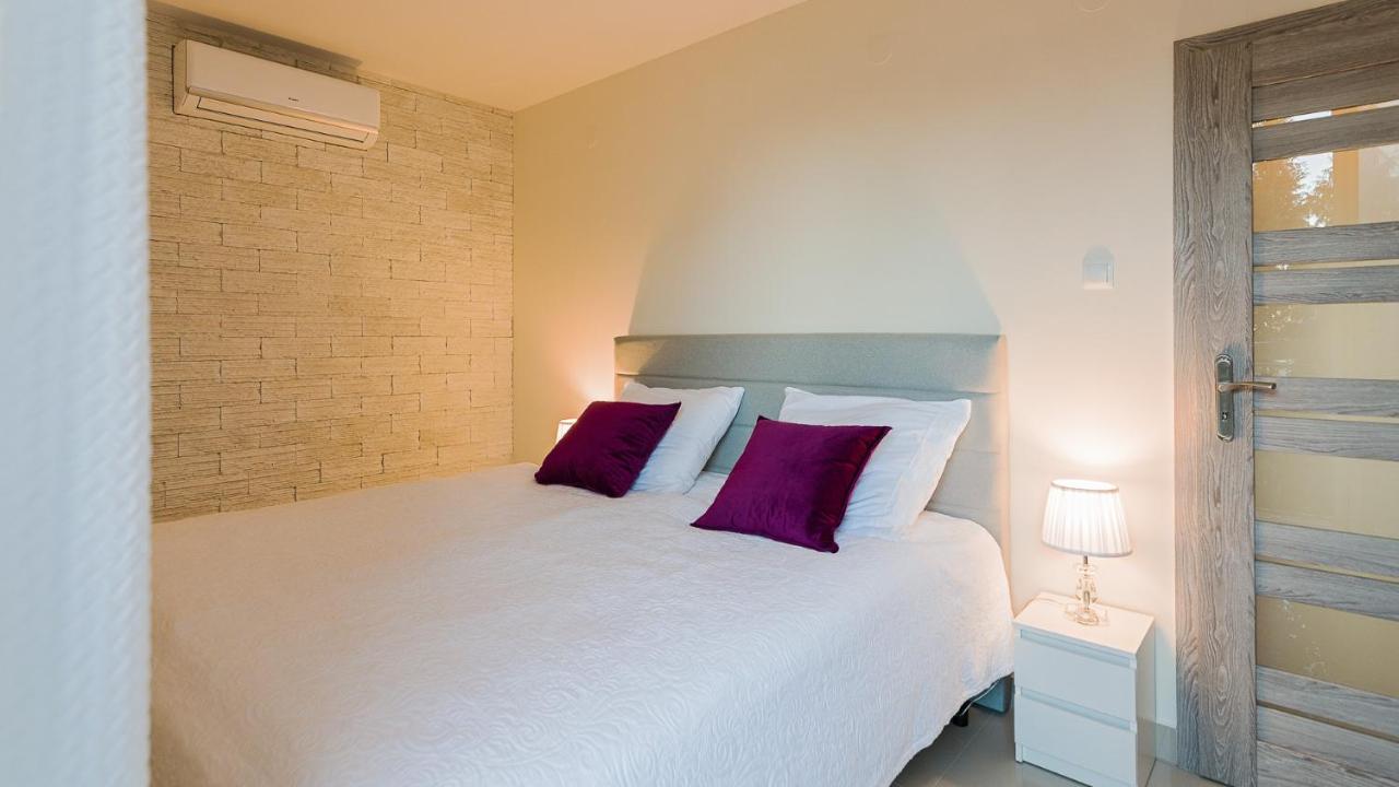 Aparthotel Koroni Home Raszyn Ngoại thất bức ảnh