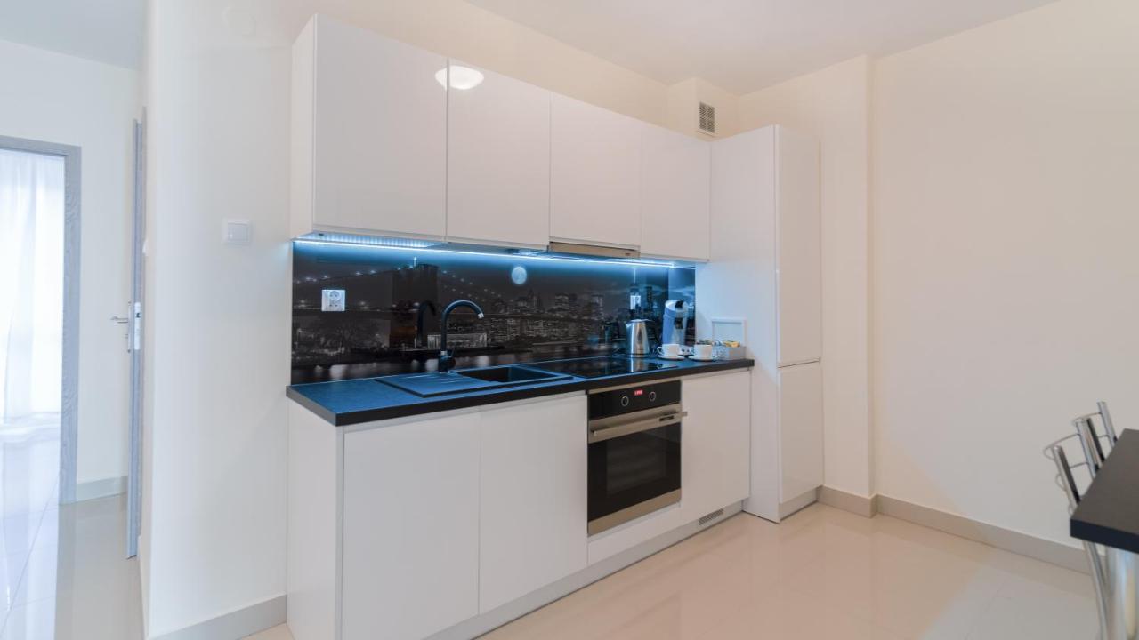 Aparthotel Koroni Home Raszyn Ngoại thất bức ảnh