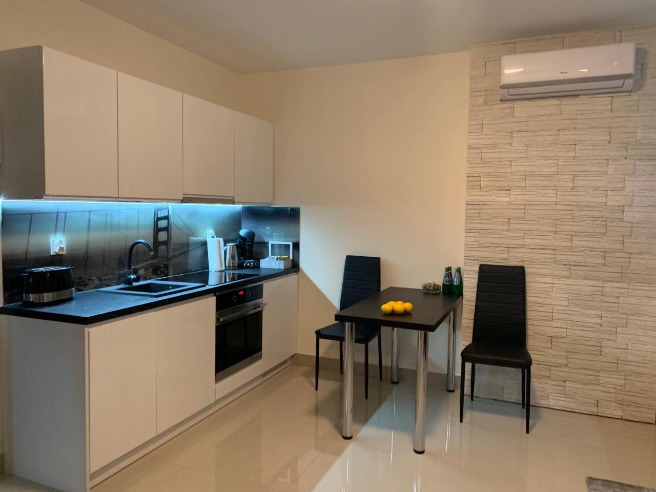 Aparthotel Koroni Home Raszyn Ngoại thất bức ảnh