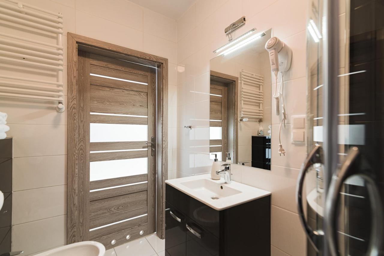 Aparthotel Koroni Home Raszyn Ngoại thất bức ảnh