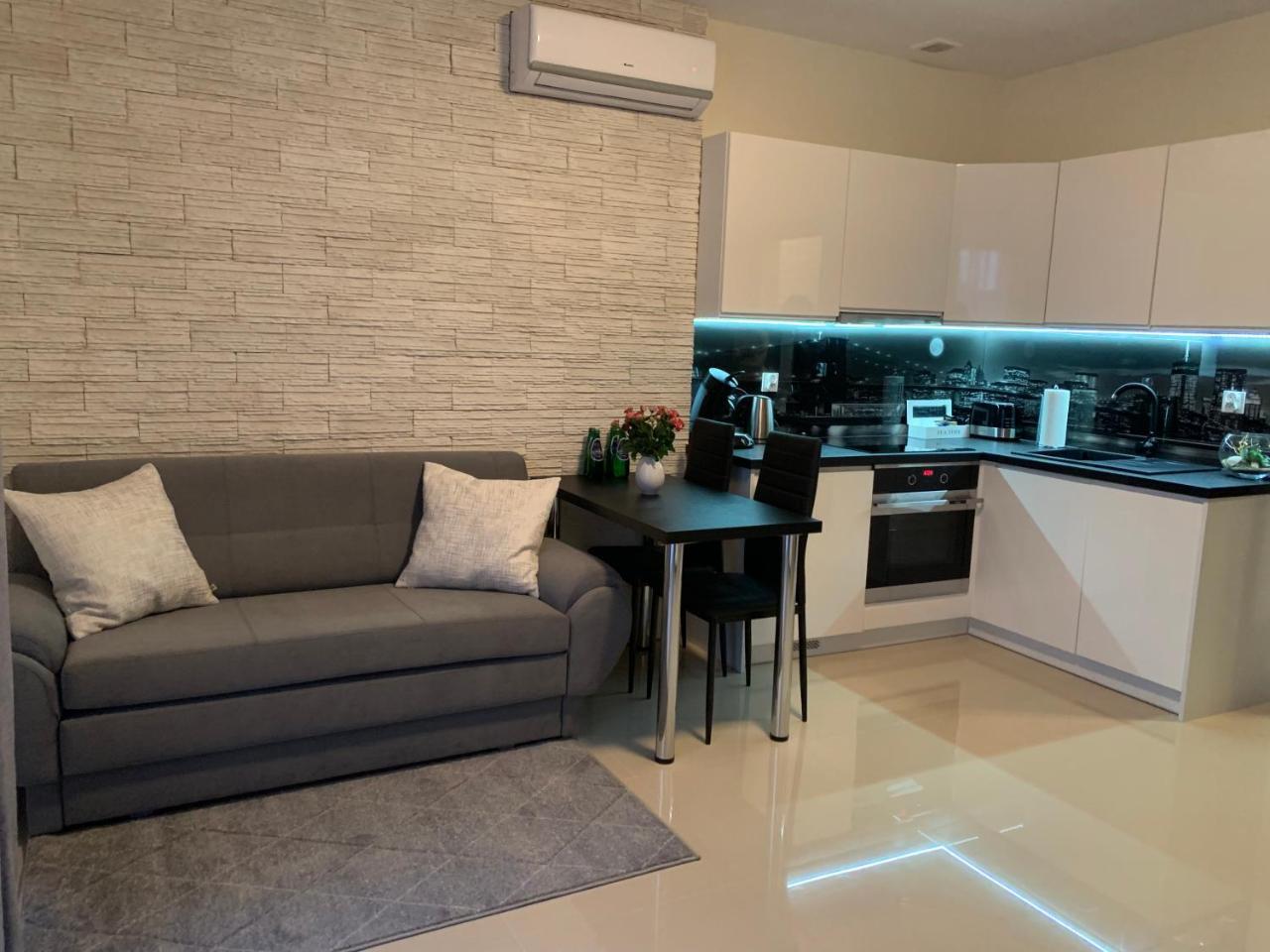 Aparthotel Koroni Home Raszyn Ngoại thất bức ảnh