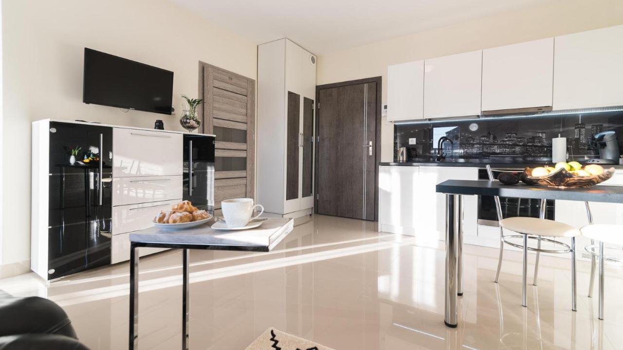 Aparthotel Koroni Home Raszyn Ngoại thất bức ảnh