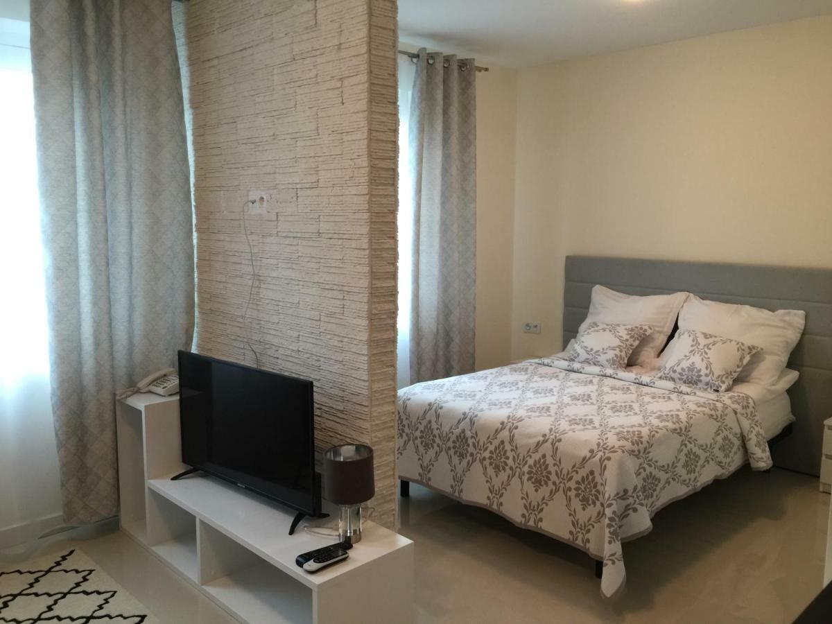 Aparthotel Koroni Home Raszyn Ngoại thất bức ảnh